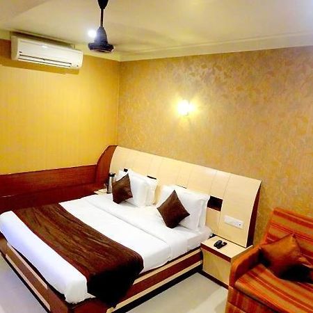 Hotel Vishal Plaza Puri Kültér fotó