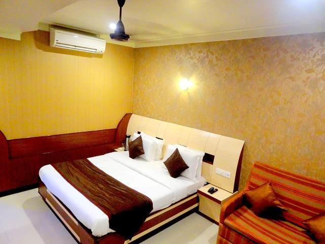 Hotel Vishal Plaza Puri Kültér fotó