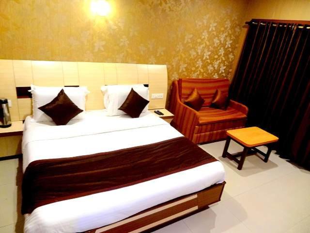 Hotel Vishal Plaza Puri Kültér fotó