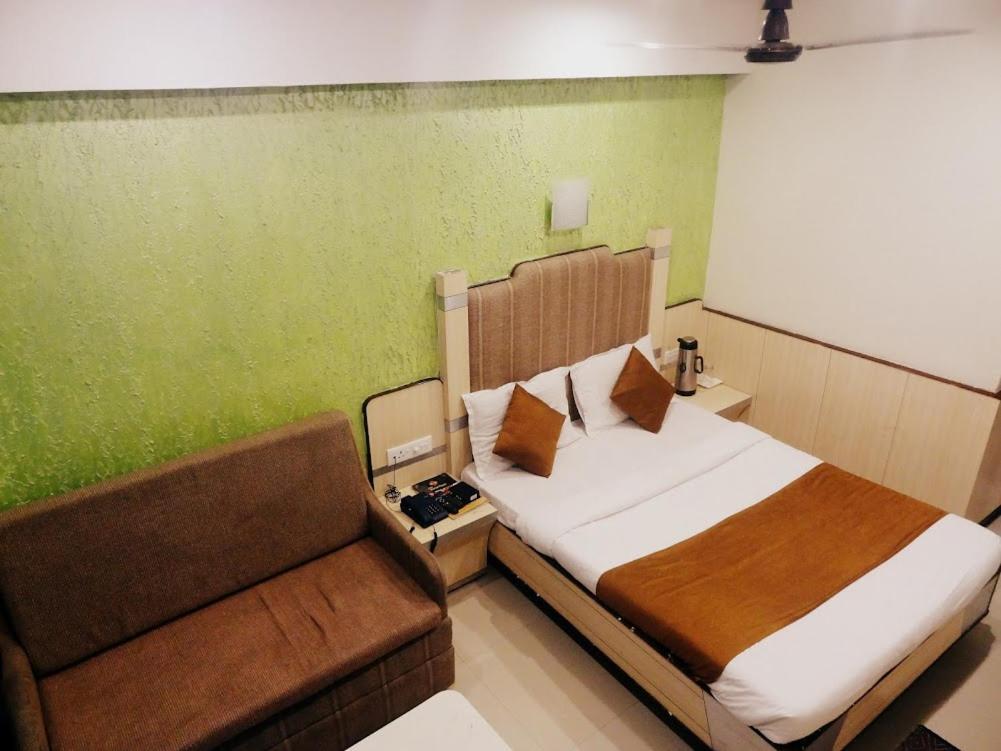 Hotel Vishal Plaza Puri Kültér fotó