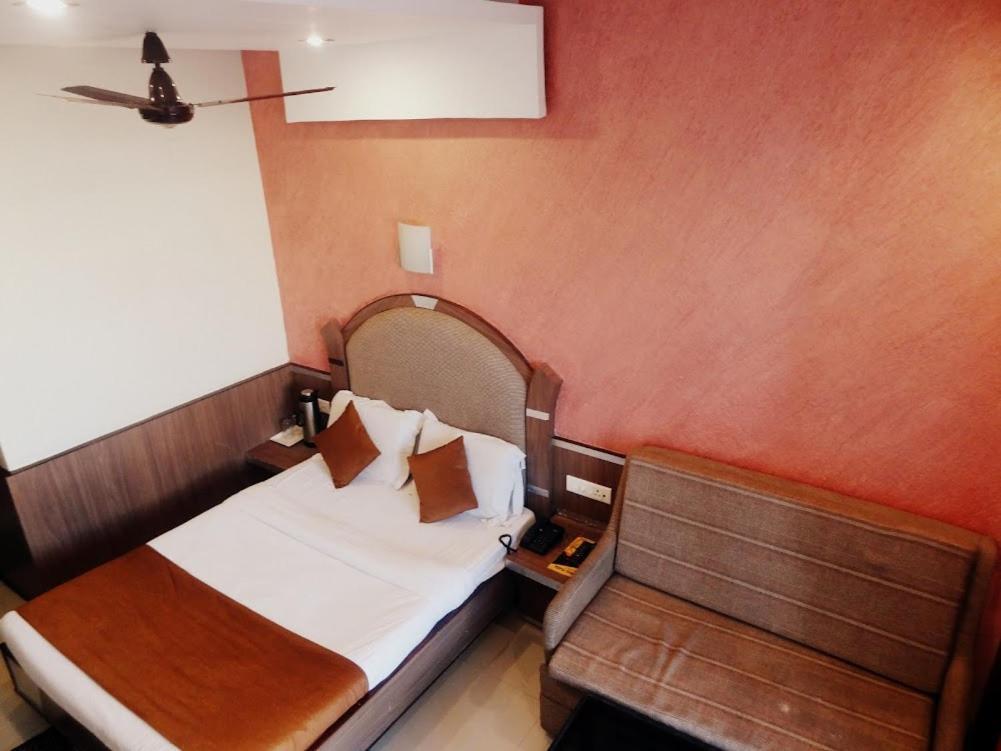 Hotel Vishal Plaza Puri Kültér fotó