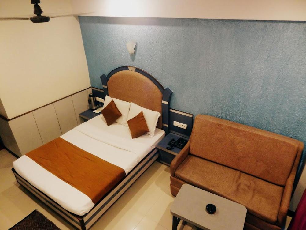 Hotel Vishal Plaza Puri Kültér fotó
